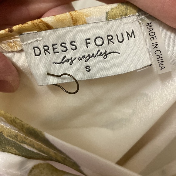 Your lightweight sleek summer dress of your dreams! - Picture 4 of 4